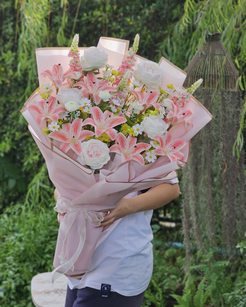 ช่อดอกไม้ประดิษฐ์ แบบที่ 5 จัดโดยร้านช่อผกา