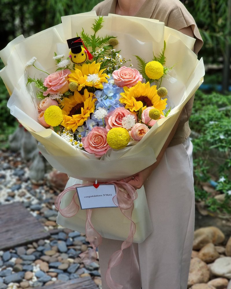 ช่อแสดงความยินดี แบบที่ 15 จัดโดยร้านช่อผกา
