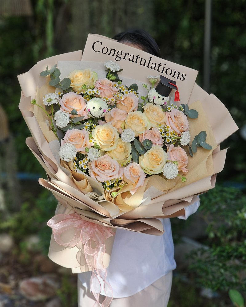 ช่อแสดงความยินดี แบบที่ 32 จัดโดยร้านช่อผกา