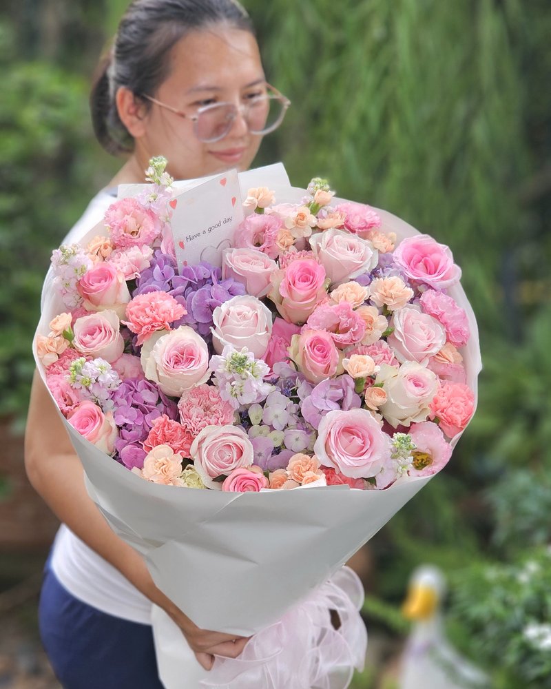 ช่อแสดงความยินดี แบบที่ 100 จัดโดยร้านช่อผกา