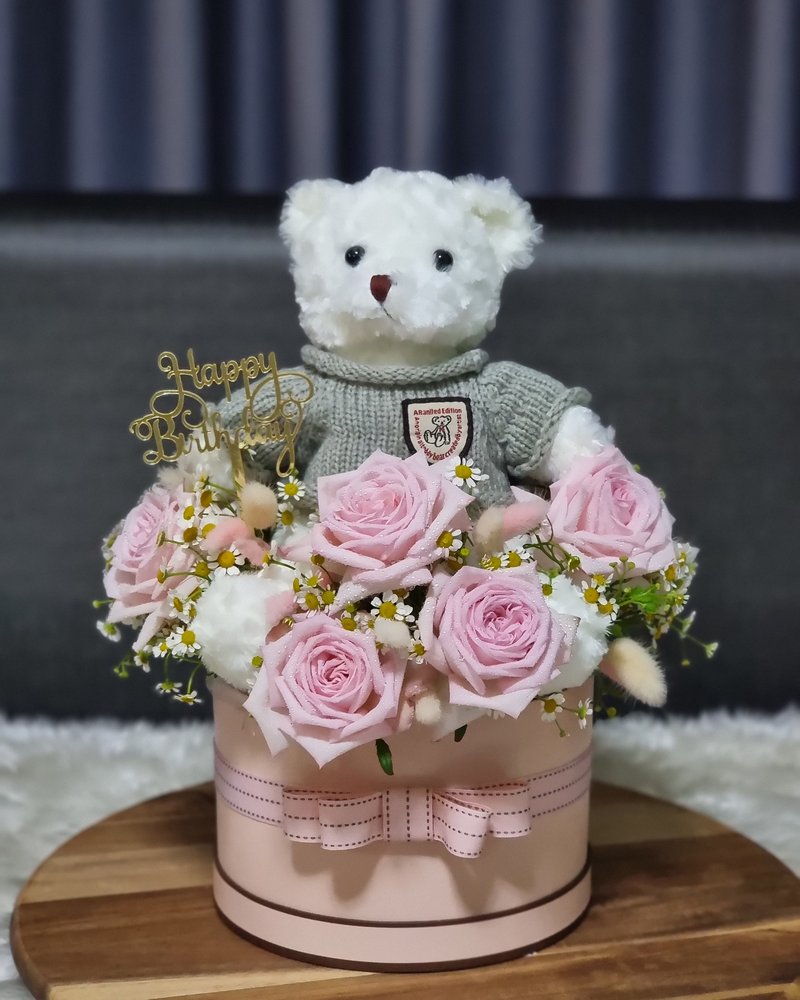 ดอกไม้กับตุ๊กตาหมี แบบที่ 3 จัดโดยร้านช่อผกา